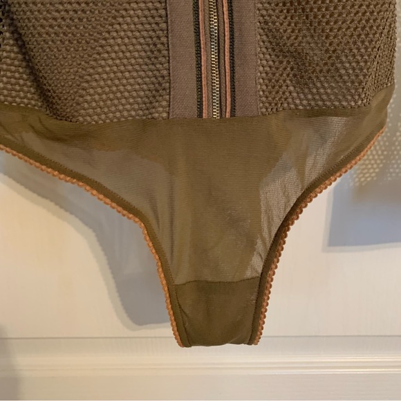 Mesh zip front body suit - Picture 9 of 10